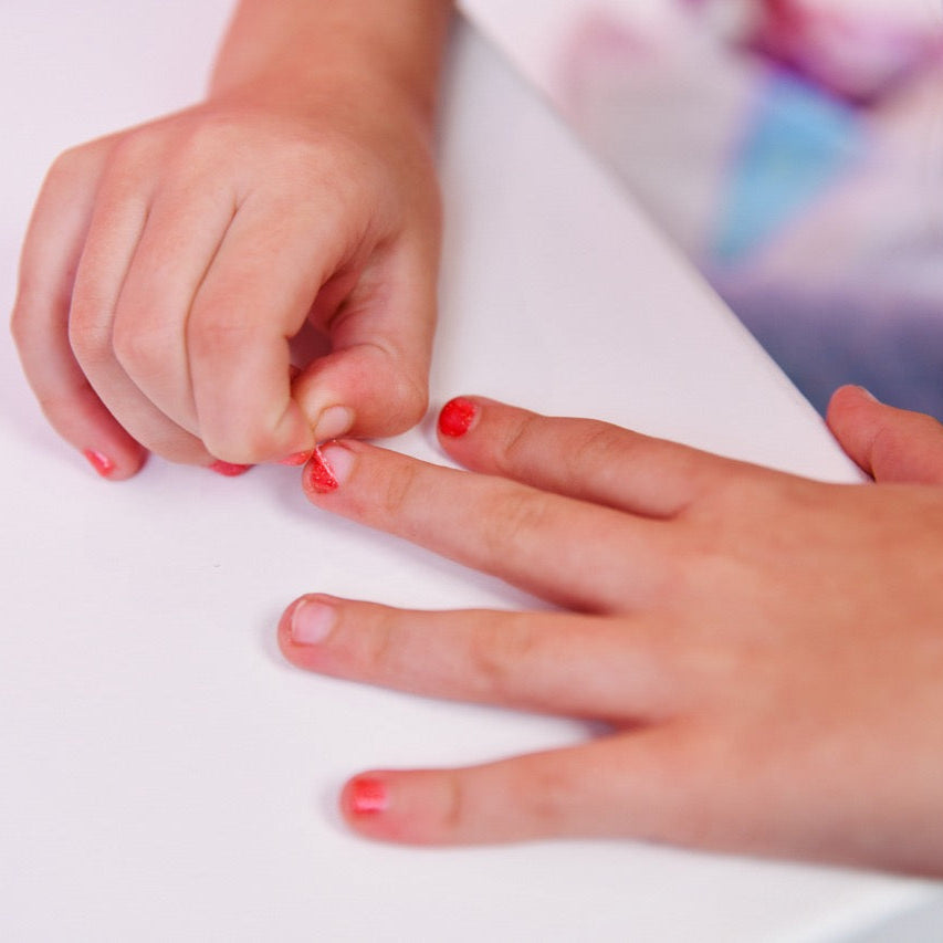 Miss Nella - Parlak Kırmızı Soyulabilir Oje