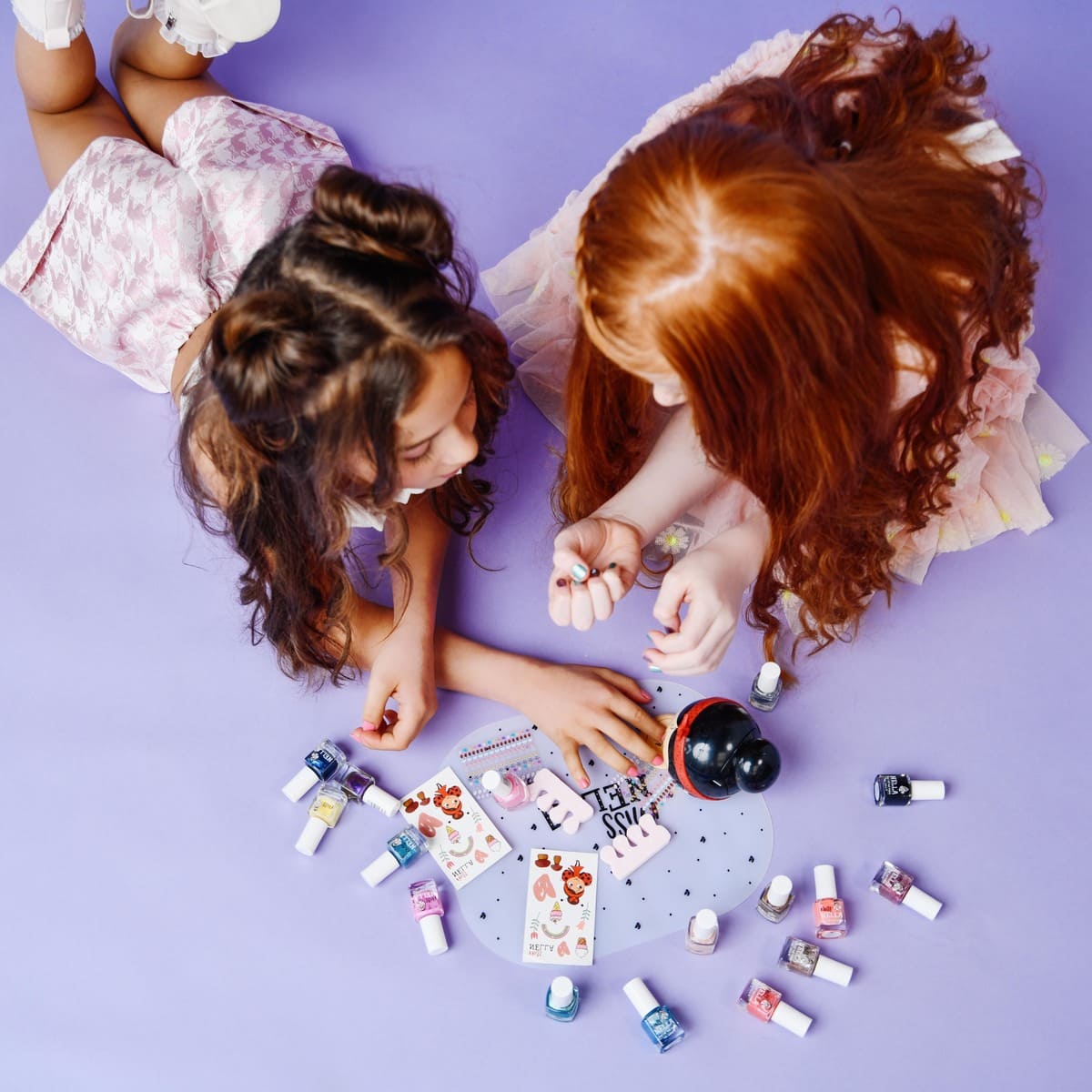 Miss Nella - Parlak Yeşil Pırıltılı Soyulabilir Oje