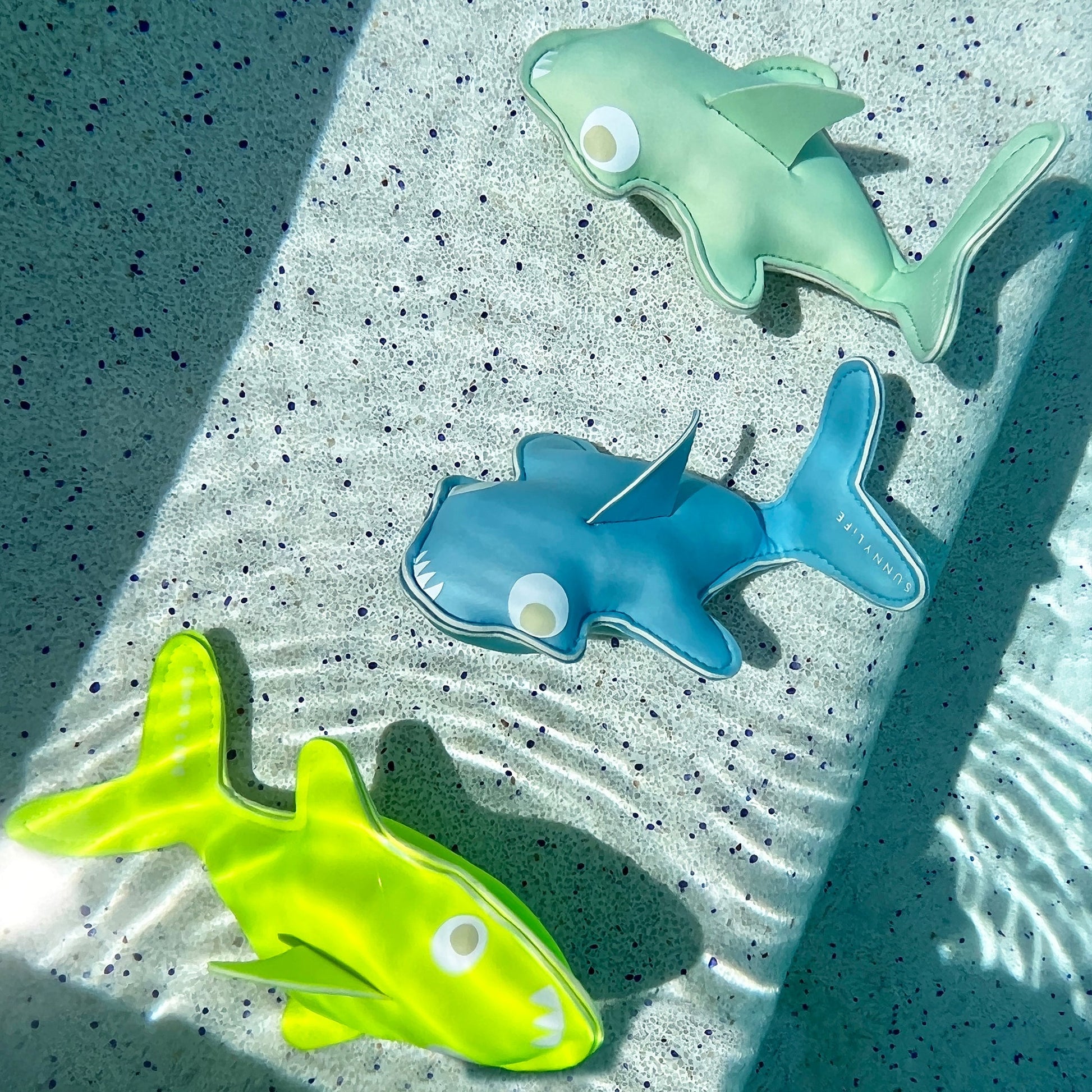 Sunnylife - Salty the Shark Deniz ve Havuz Dalış Oyuncakları